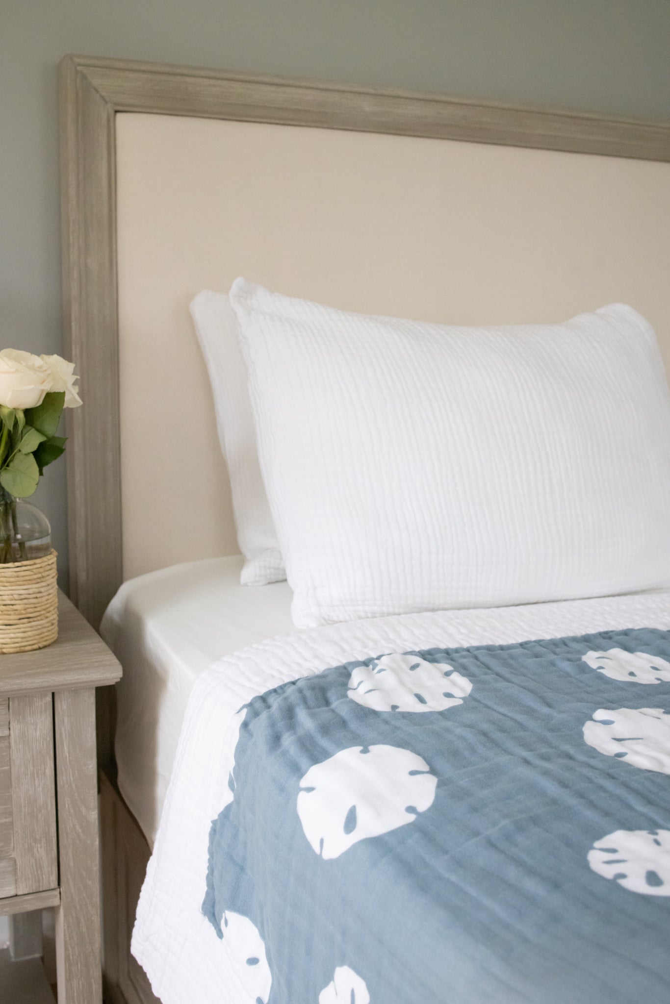 Sand Dollar Slate All-Season Organic Muslin Queen Blanket Adult Organic Cotton Muslin Blanket Gray Heron