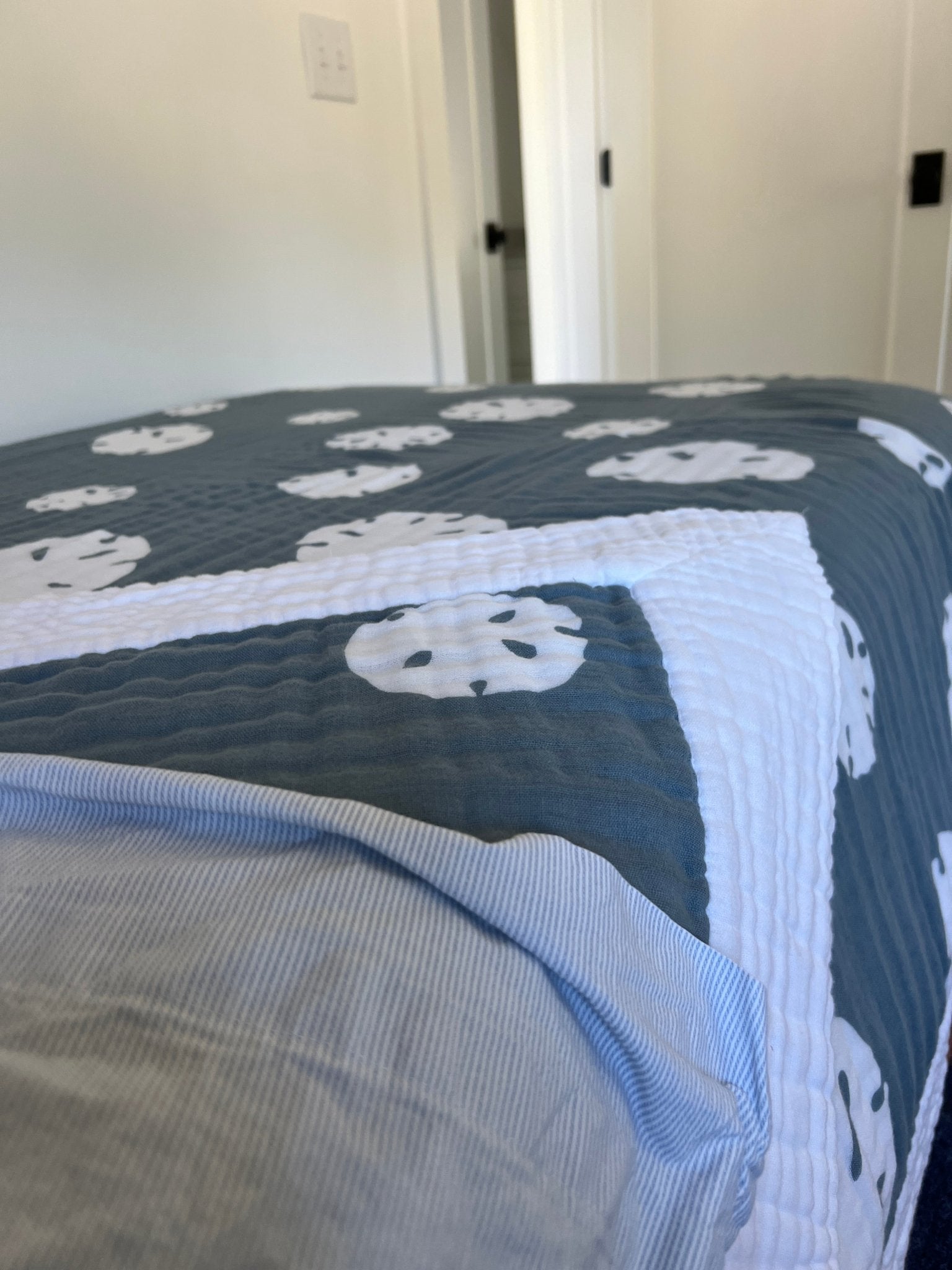 Sand Dollar Slate All-Season Organic Muslin Twin Blanket Organic Cotton Muslin Blanket Gray Heron
