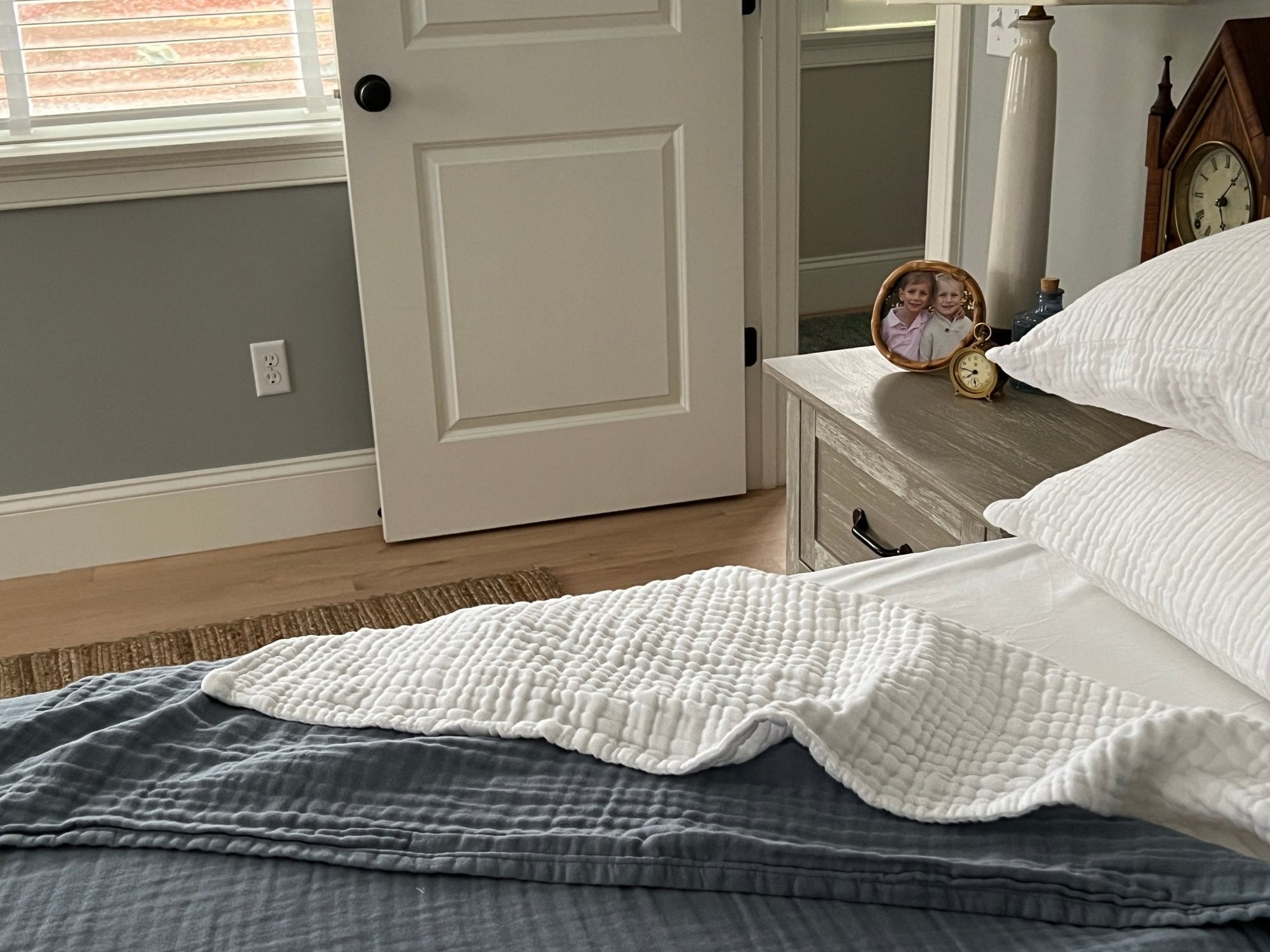 Snow Summer-Weight Organic Muslin Queen Blanket Adult Organic Cotton Muslin Blanket Gray Heron