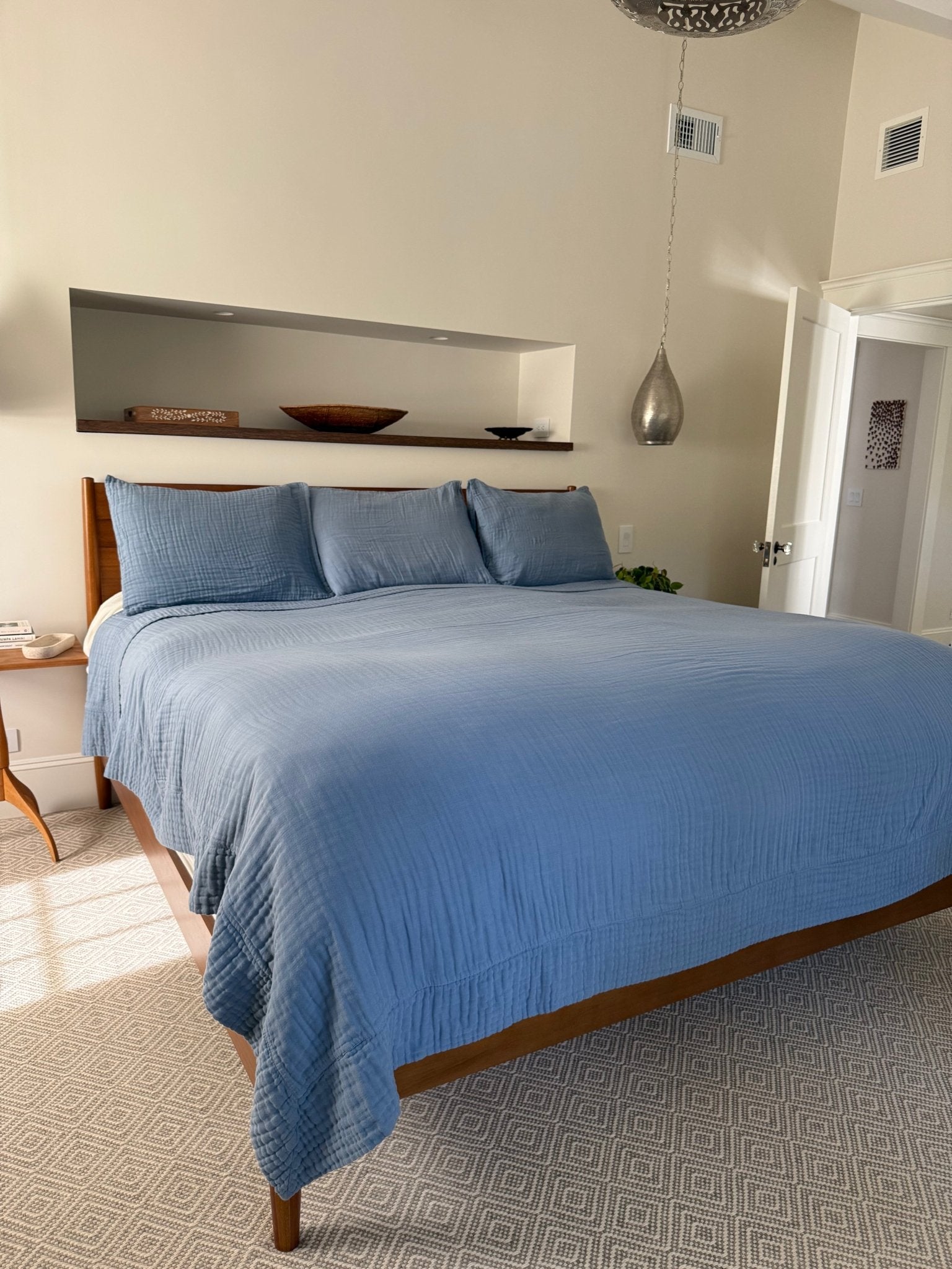 The Best Muslin Blanket for Adults — What to Look For - Gray Heron