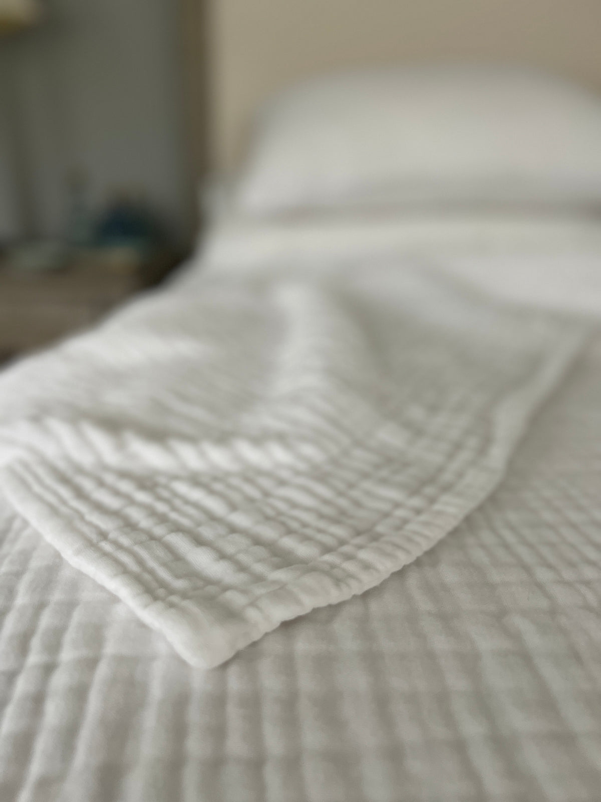 HAPPY ORGANIC MUSLIN SUMMER-WEIGHT QUEEN BLANKET (105" x 98") Adult Organic Cotton Muslin Blanket Gray Heron Snow
