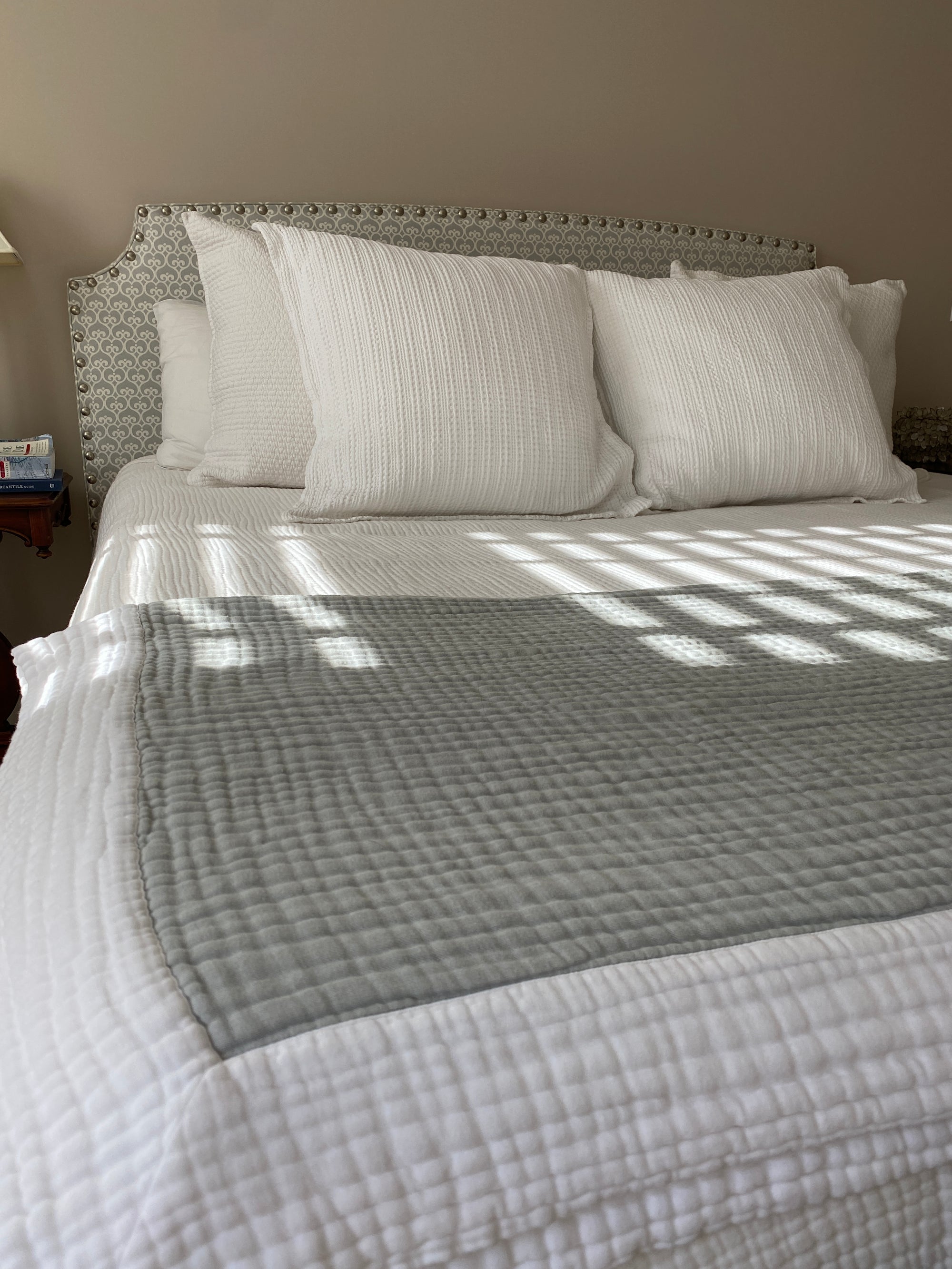 Organic Muslin Queen Blanket, All-Season-Glacial Sage w/Snow Border Adult Organic Muslin Blanket Gray Heron