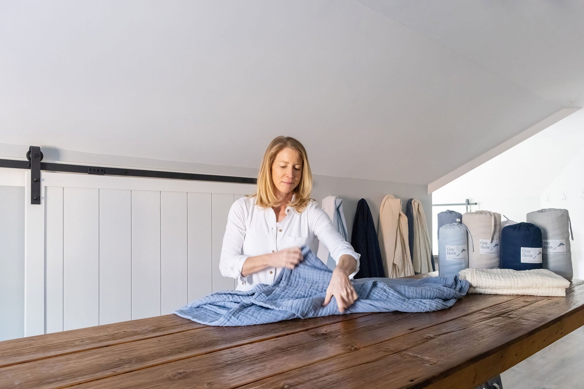 Organic Muslin Summer-Weight Full/Queen Blanket – Lake Gray Heron
